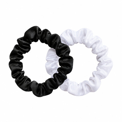 Scrunchie in raso 100%. Non spezza i capelli e non lascia il segno.  Composizione: 100% raso, escluso l'elastico. AfroRicci